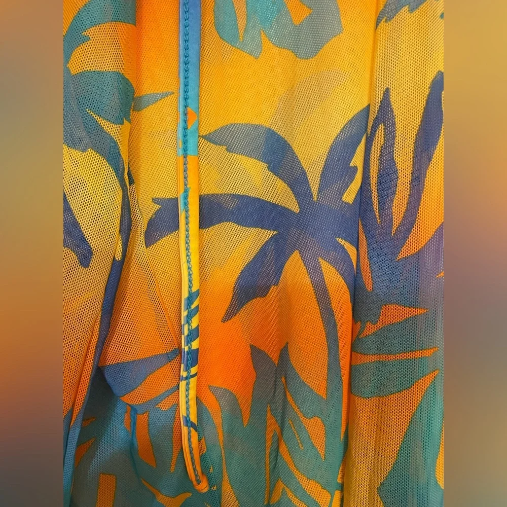 Fun Hawaiian swim cover up - Picture 6 of 8